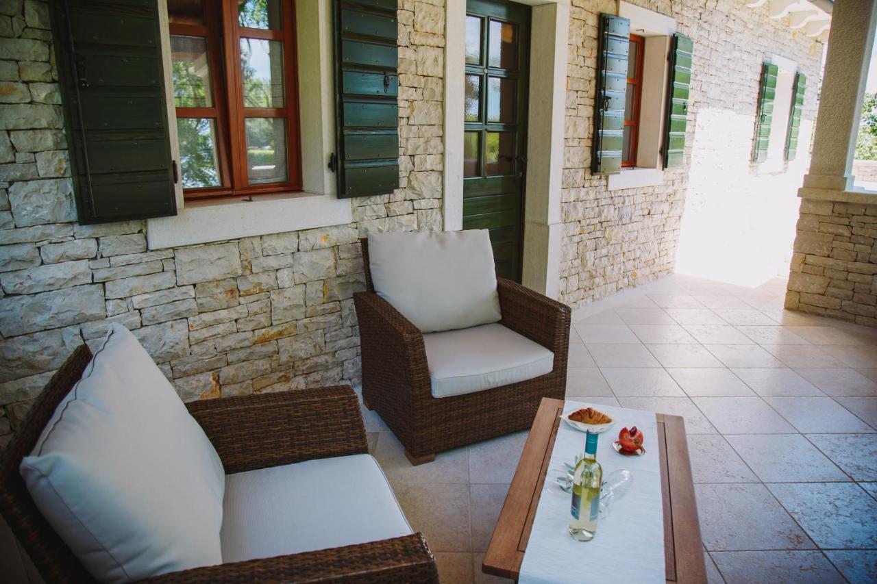 Villa Kringa Tinjan Exterior foto